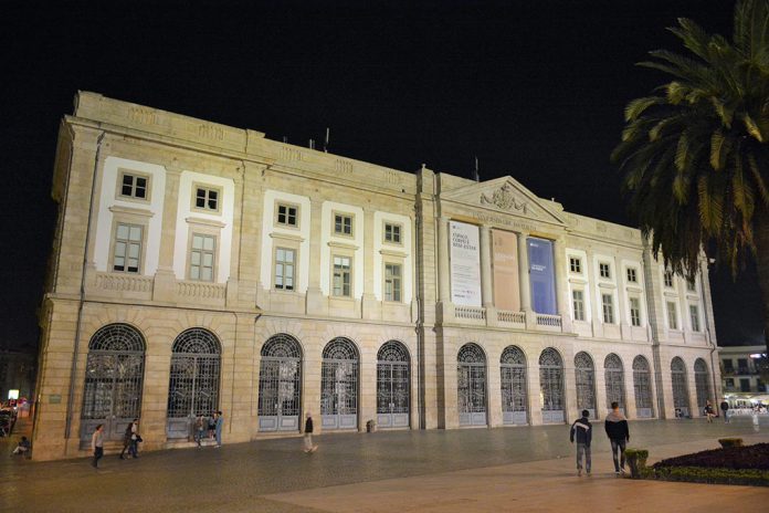 Novos estudantes da Universidade do Porto recebidos com festa