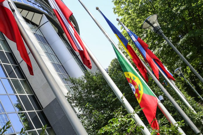 Bandeira Portuguesa a meia-haste no Parlamento Europeu, em Bruxelas