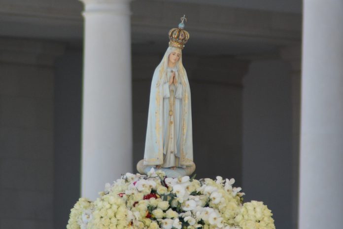 Imagem de Nossa Senhora de Fátima em visita ao Panamá tem encontro com Papa