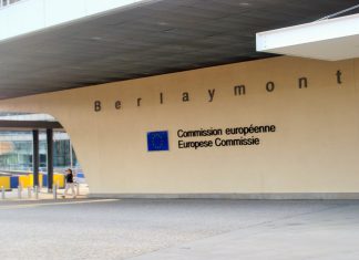 Comissão Europeia quer controlo sobre comércio eletrónico de importação de bens de baixo valor