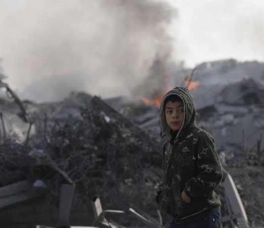 Ataques israelitas e aumento de doenças dizimam Gaza