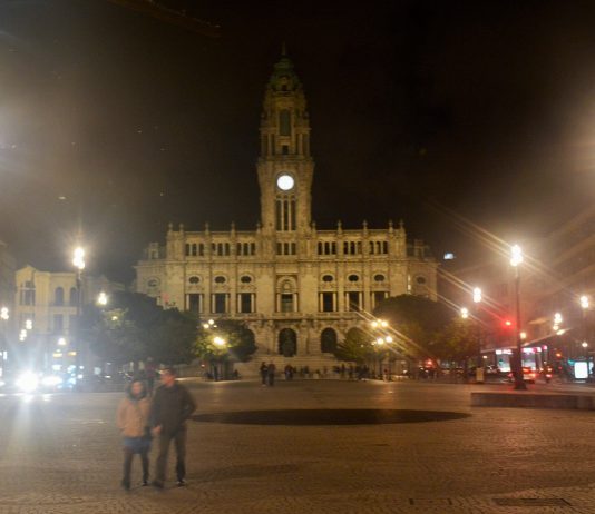 Noite de Fim de Ano no Porto vai ter transportes garantidos pela STCP