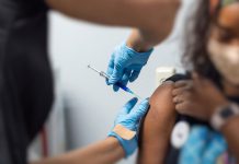 Nova vacina contra COVID-19 da Novavax deve fazer parte da vacinação do outono