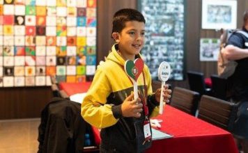 Jovem André da Silva Freire recebe prémio internacional de Invenção Infantil IDEASforEARS na Áustria