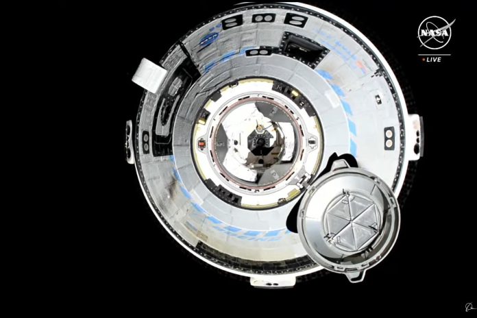Nave espacial Boeing Starliner faz acoplagem à Estação Espacial Internacional