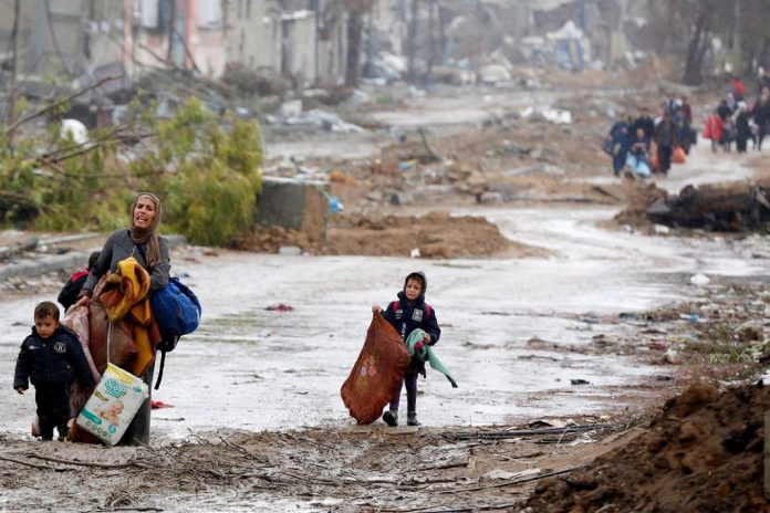 Israel pressiona saída de mais de 400.000 pessoas do norte de Gaza impedindo o acesso a bens essenciais de vida