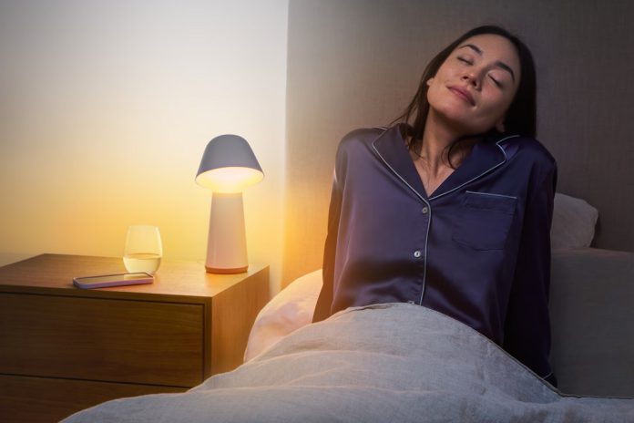 Inovação em iluminação Philips Hue melhora rotina do sono e personaliza decoração