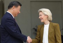 Presidente da Comissão Europeia faz pedidos e avisos ao Presidente da China