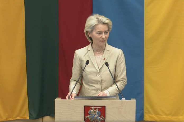 Ursula von der Leyen afirma na Lituânia que quer todos os povos da Europa na União