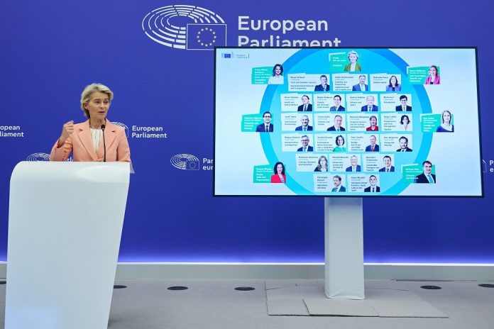 Ursula von der Leyen divulga novo colégio de Comissários Europeus